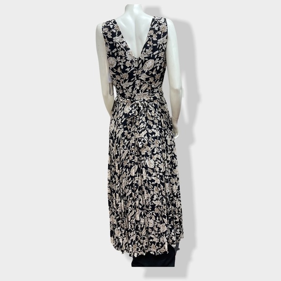CHELSEA28 Floral Surplice Sleeveless Dress‎ - Picture 6 of 8